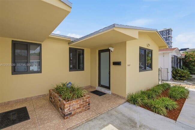 Building Photo - 2627 SW 29th Ave