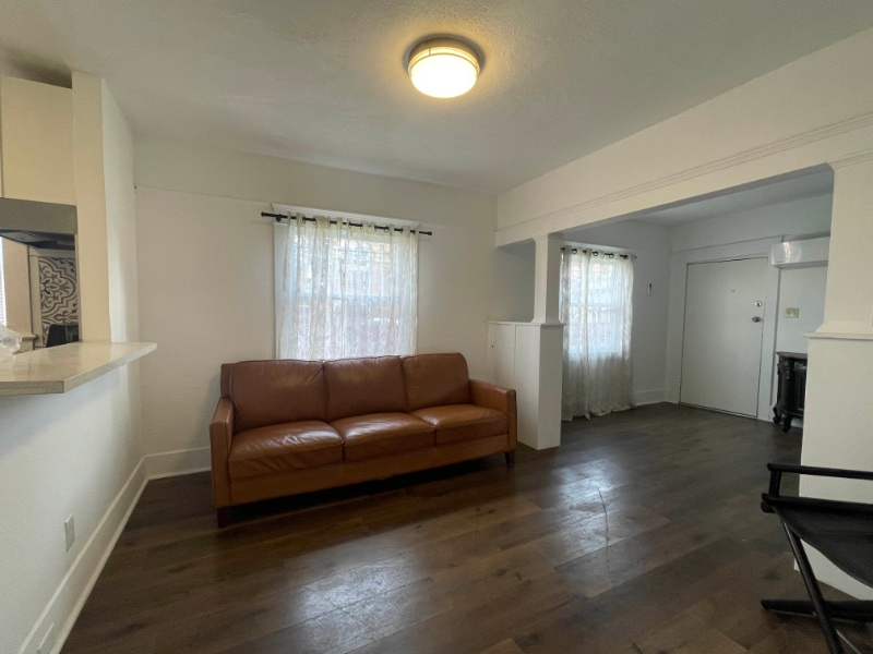 Building Photo - 1625 1/2 W 55th St