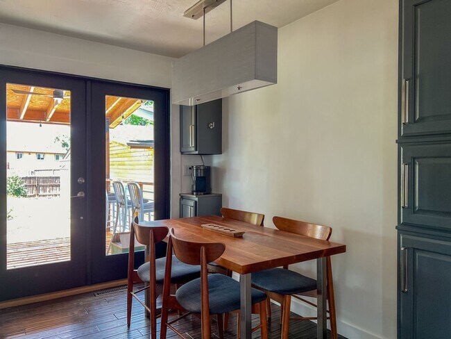 Building Photo - Remodeled 3-Bedroom Single Family Home wit...