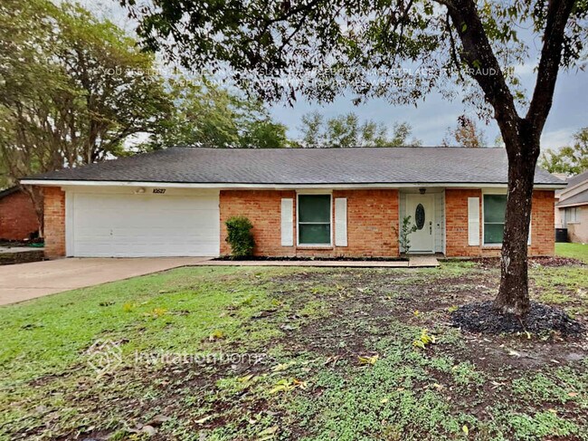Building Photo - 10527 Mills Walk Dr