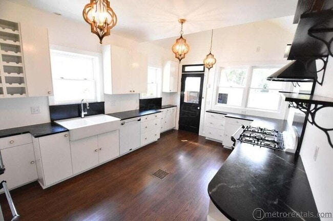 Building Photo - 445 Oakland Park Ave