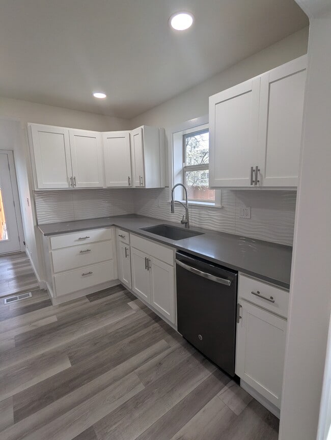 Building Photo - 402 NW 12th St