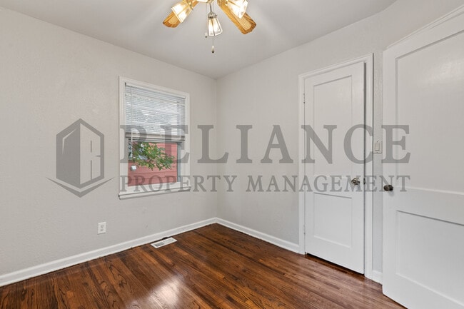 Building Photo - 2514 S Mead St