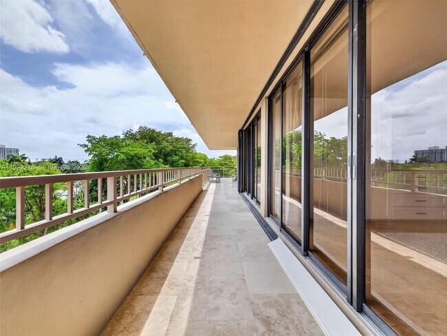 Building Photo - 11113 Biscayne Blvd