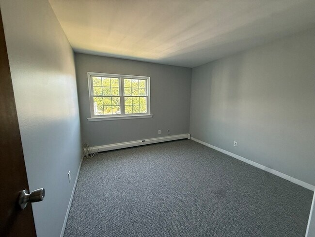 Building Photo - 13 Chapel Hill Dr