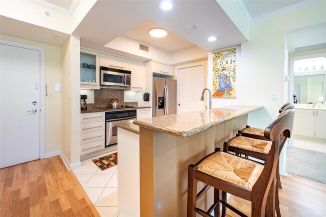 Building Photo - 401 SW 4th Ave