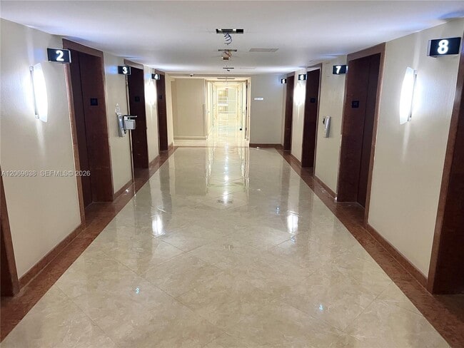 Building Photo - 1717 N Bayshore Dr
