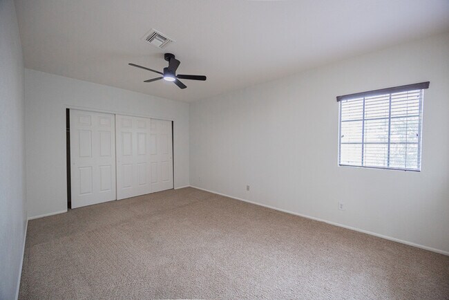 Building Photo - 11121 W Sunflower Pl