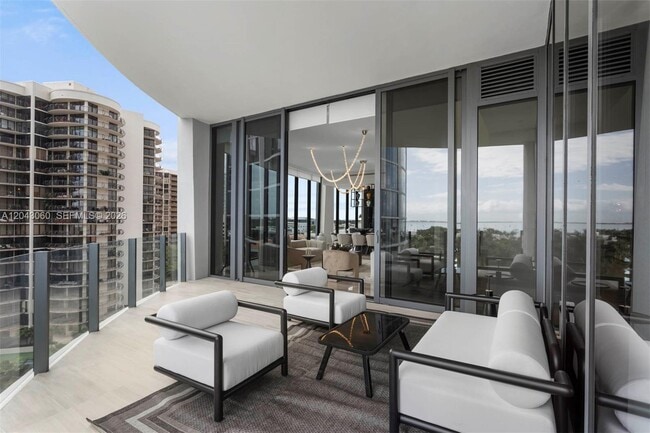 Building Photo - 2821 S Bayshore Dr