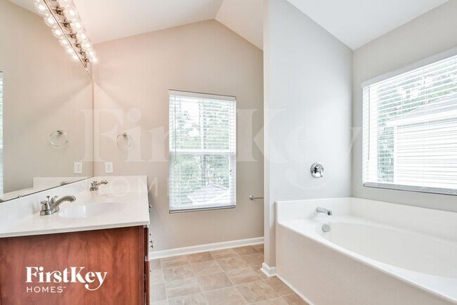 Building Photo - 7496 Northgate Dr