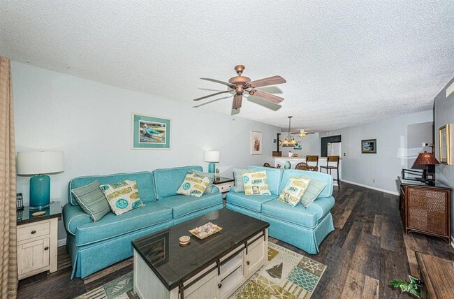 Building Photo - 6100 Bahia Del Mar Cir N