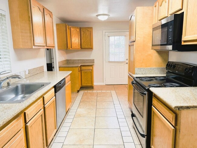 Building Photo - Charming 4-Bedroom Home with Spacious Backyard in Garden Grove!