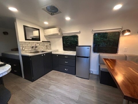 Building Photo - 2463 Riverside Pl
