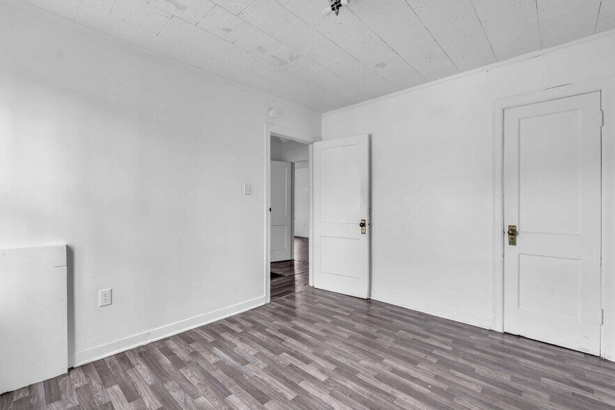 Building Photo - 108 King St