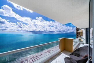 Building Photo - 17875 Collins Ave