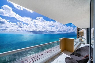 Building Photo - 17875 Collins Ave
