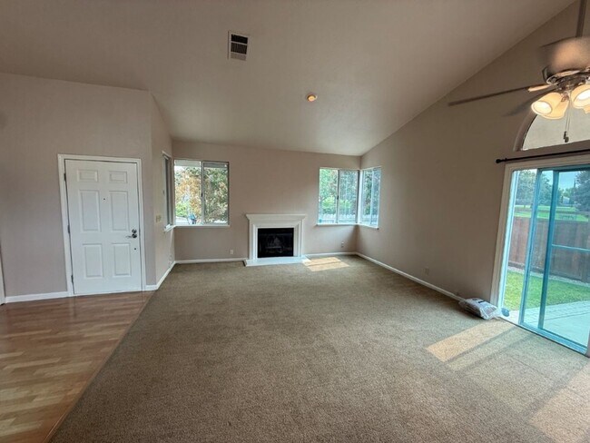 Building Photo - 900 Bluewater Dr