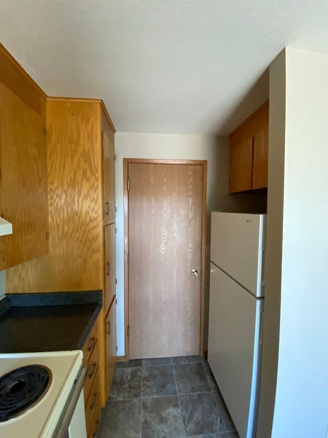 Building Photo - Pra3406