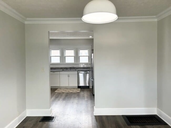 Building Photo - 1120 Hoefgen St