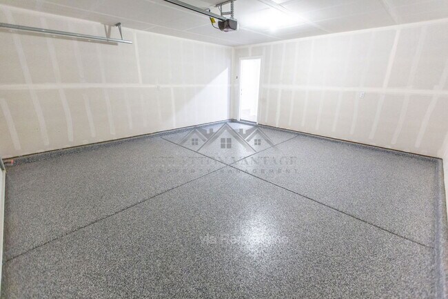 Building Photo - 3510 Mateo Dr