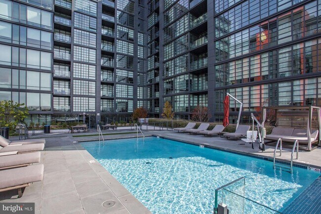 Building Photo - 45 Sutton Square SW