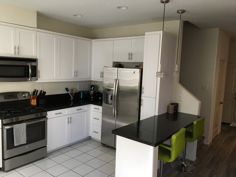Spacious kitchen - 10958 Kittridge St