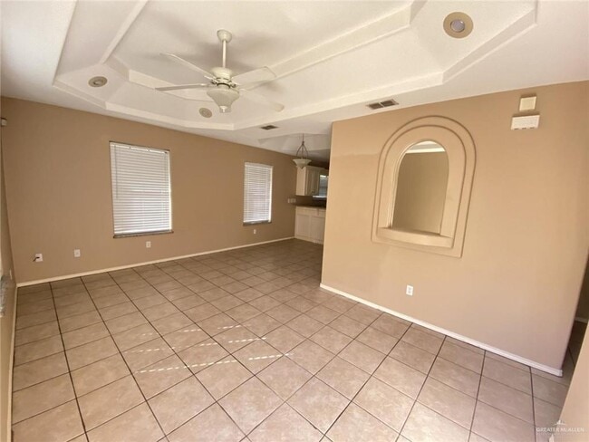 Building Photo - 9 W La Guardia Ln