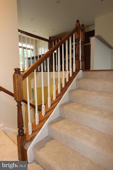 Building Photo - 325 Hersden Ln