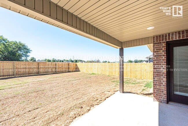 Building Photo - 729 Quartzite Ave