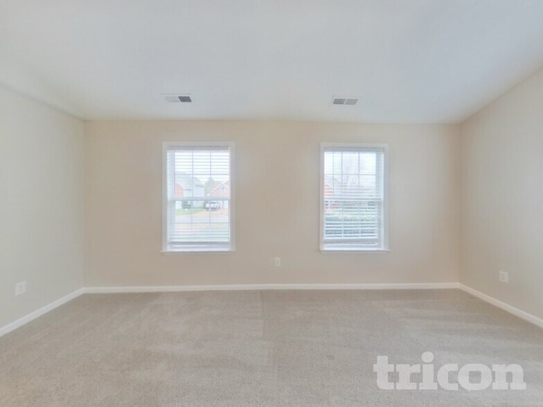 Building Photo - 2636 Danbury Cir