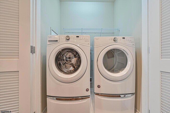 Building Photo - 112 S Weymouth Ave