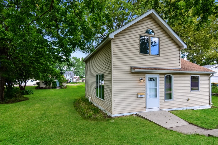 Building Photo - 123 4th Ave E