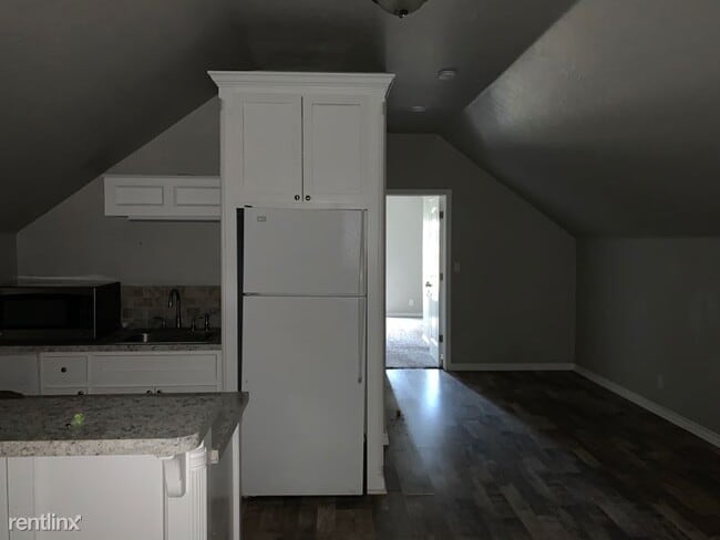 Building Photo - 4 br, 3 bath House - 115 G St