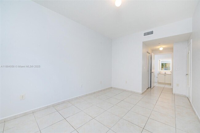 Building Photo - 7290 NW 114th Ave