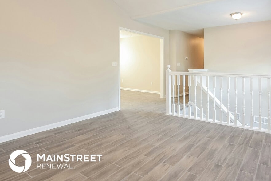 Building Photo - 170 Oak Landing Dr S