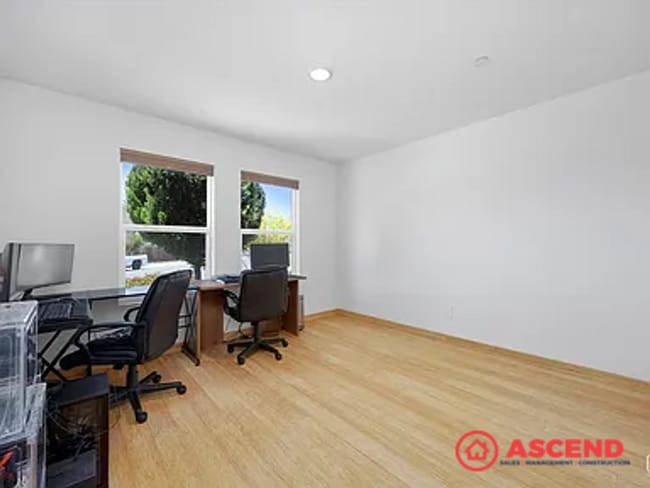 Building Photo - Stunning 4 Bedroom in Southwest Bakersfield!