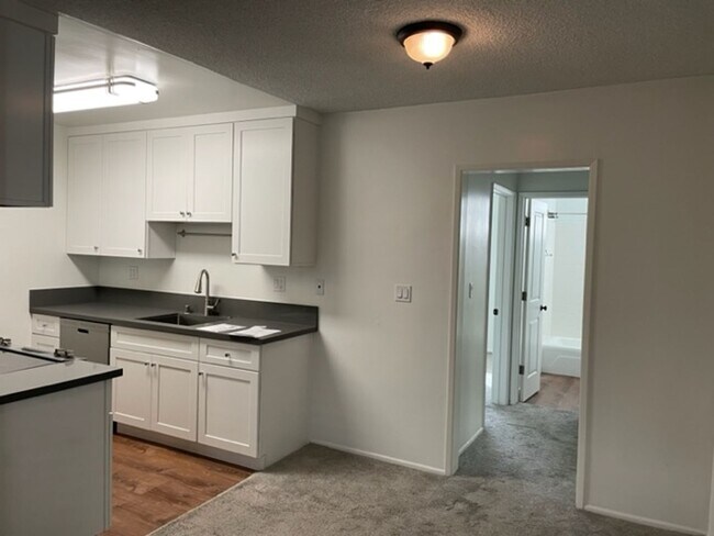 Building Photo - COZY LOWER 1BD/ 1 BATH - Free last month