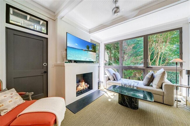 Building Photo - 868 Rosedale Rd NE