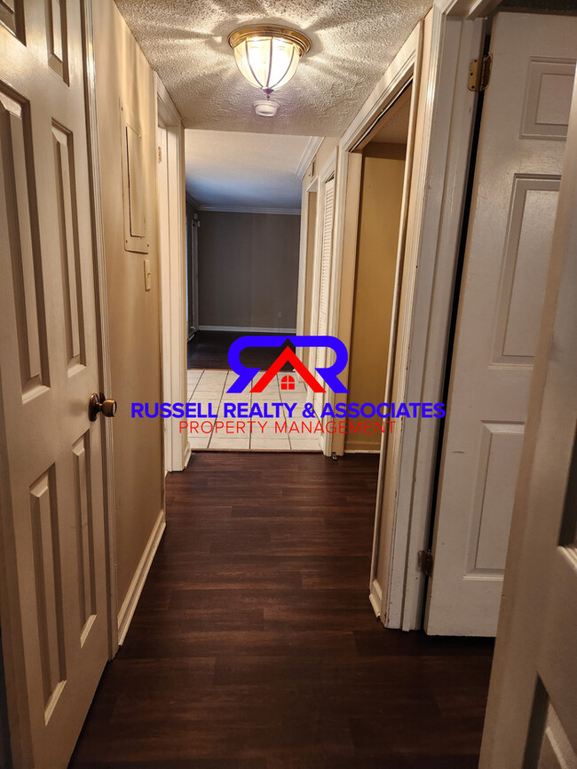 Building Photo - 3333 Chase Ln