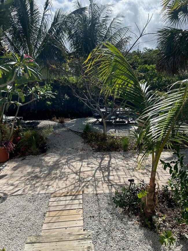 Building Photo - 820 30th St