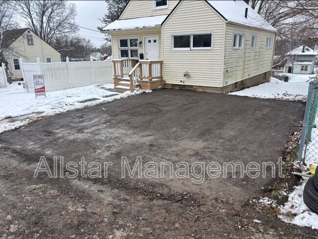 Building Photo - 1619 Struble Ave NE