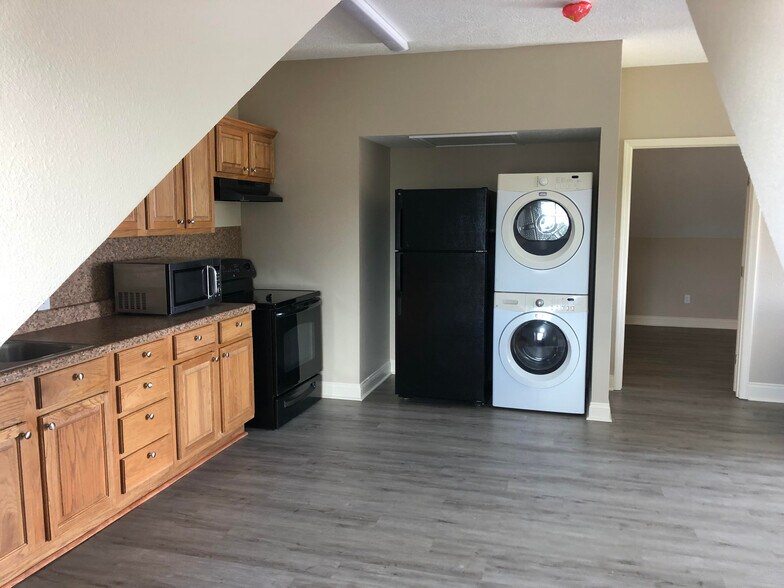 Building Photo - 4449 Brown St