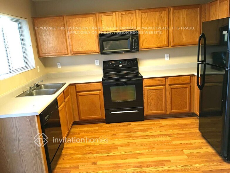 Building Photo - 15709 W Smokey Dr