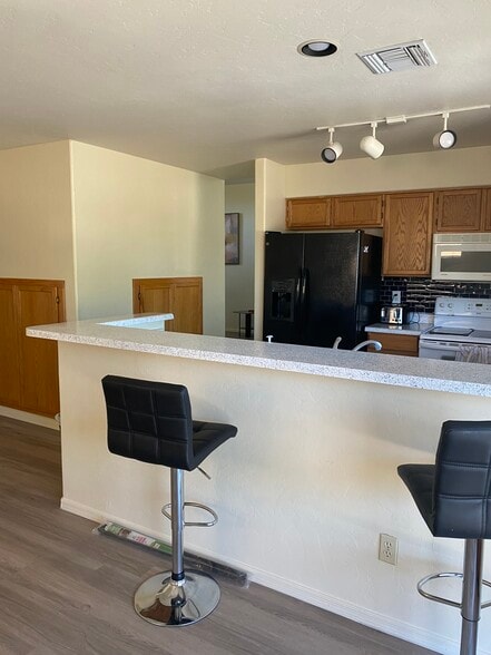 Building Photo - 3444 N Applewood Dr