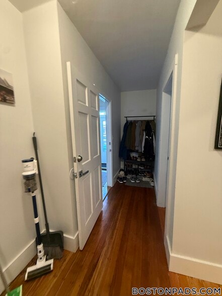 Building Photo - 22 Howell St