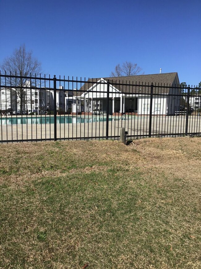 Building Photo - 325 Waterdown Dr