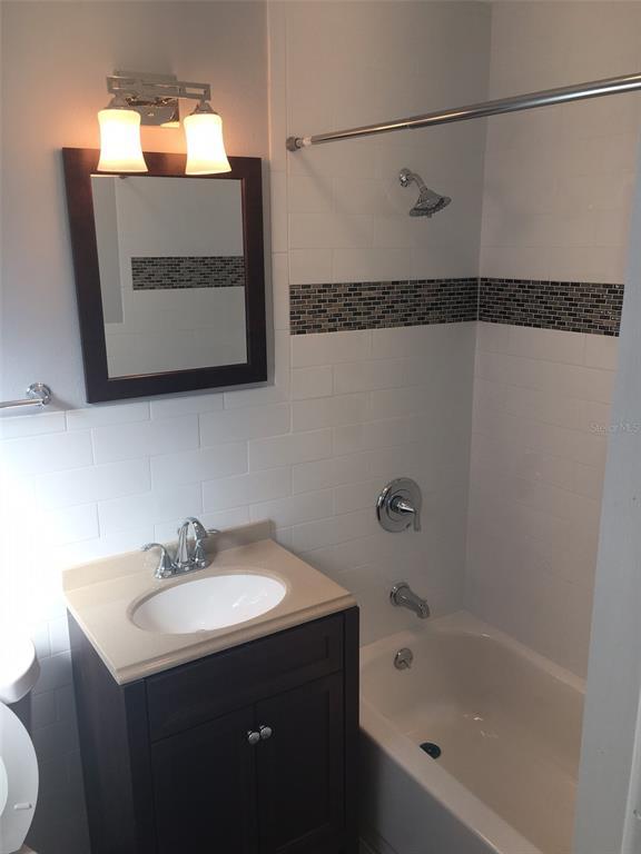 Building Photo - 214 12th Ave N