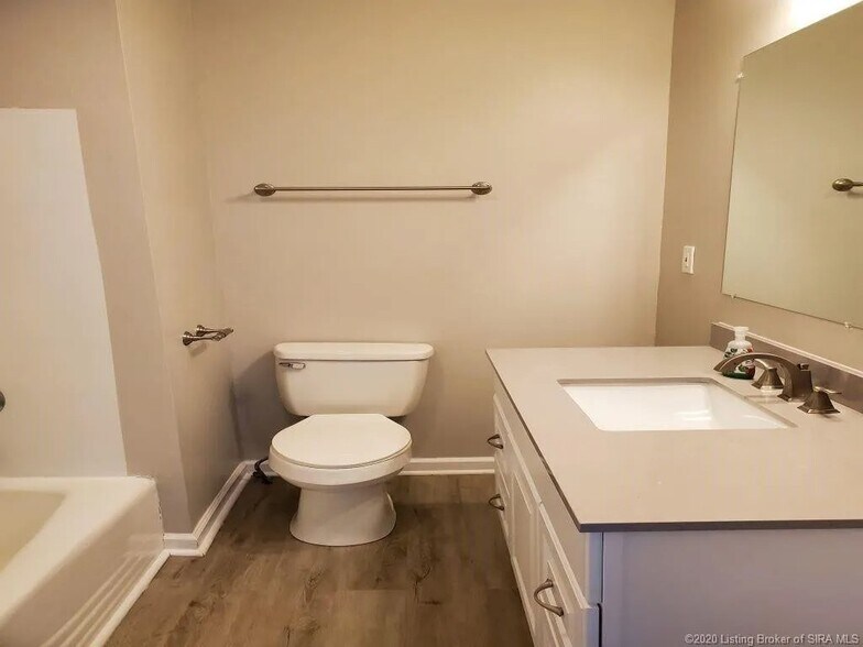 Building Photo - 504 Crestview Ct
