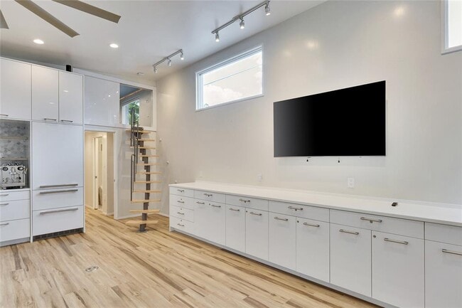 Building Photo - 1515 Bluebonnet Ln