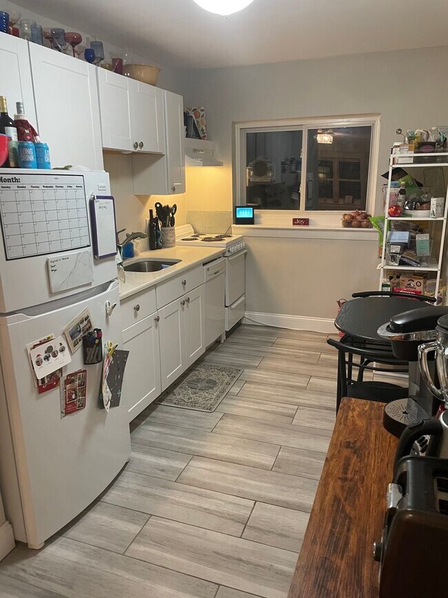 Building Photo - Great 2 Bed for Students